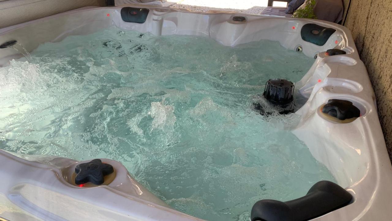Gite A La Campagne Avec Jacuzzi Avensan Exterior foto